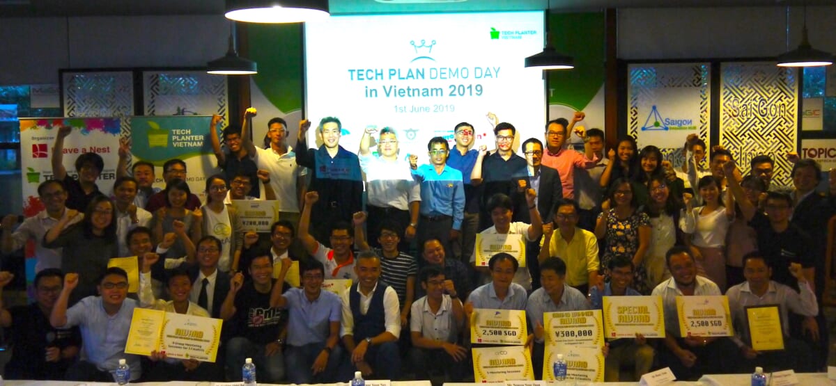 Advance Materials for Environment team won the Grand Winner award of TECH PLAN DEMO DAY in VIETNAM 2019
