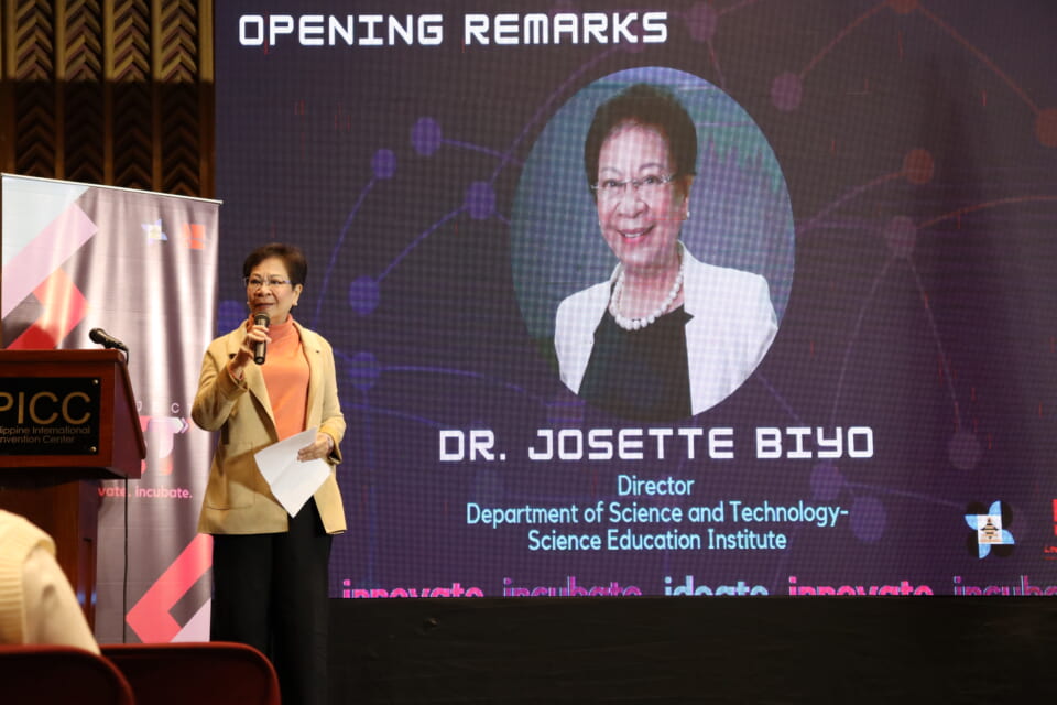 Dr. Josette Biyo giving her opening remarks for Project SET to the DOST Scholars 