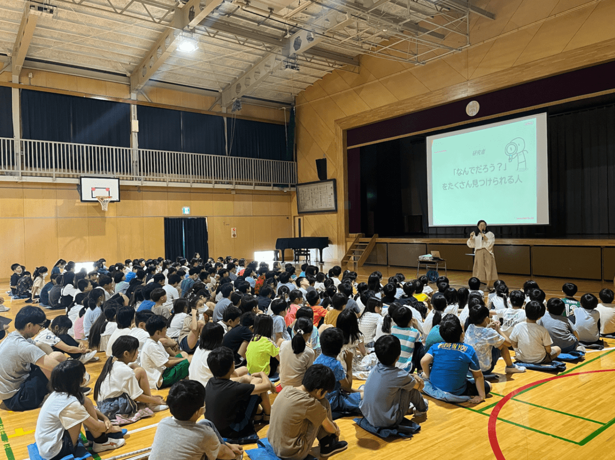 Representative of Leave a Nest Singapore Kihoko Tokue Gives Lecture at Inagi No. 4 Elementary School