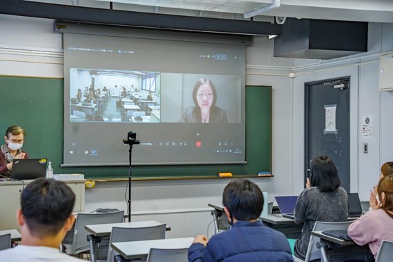 A member of our team lectured two times at Chuo University online, as an OG who is active in Singapore.